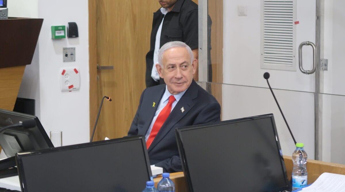ראש הממשלה הנאשם בשוחד בנימין נתניהו ביום עדותו ה-60, 9.12.25 (צילום: אורן פרסיקו)