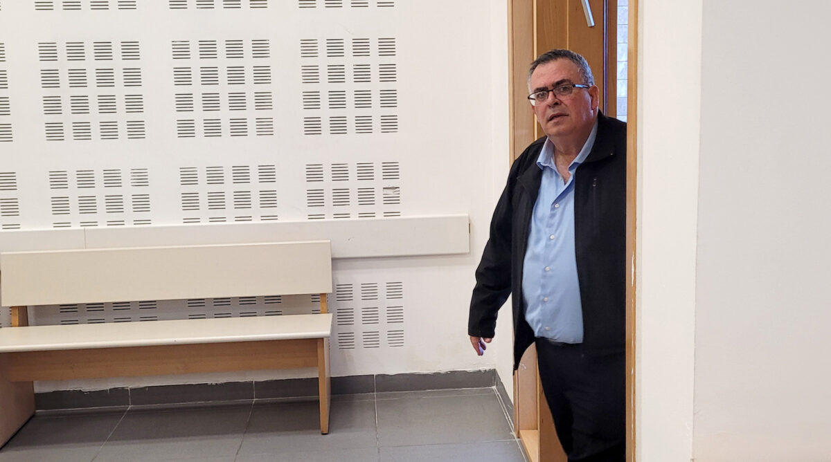 ח"כ דוד ביטן בפתח יום עדותו ה-18. בית המשפט המחוזי בלוד, 25.12.2025 (צילום: איתמר ב"ז)
