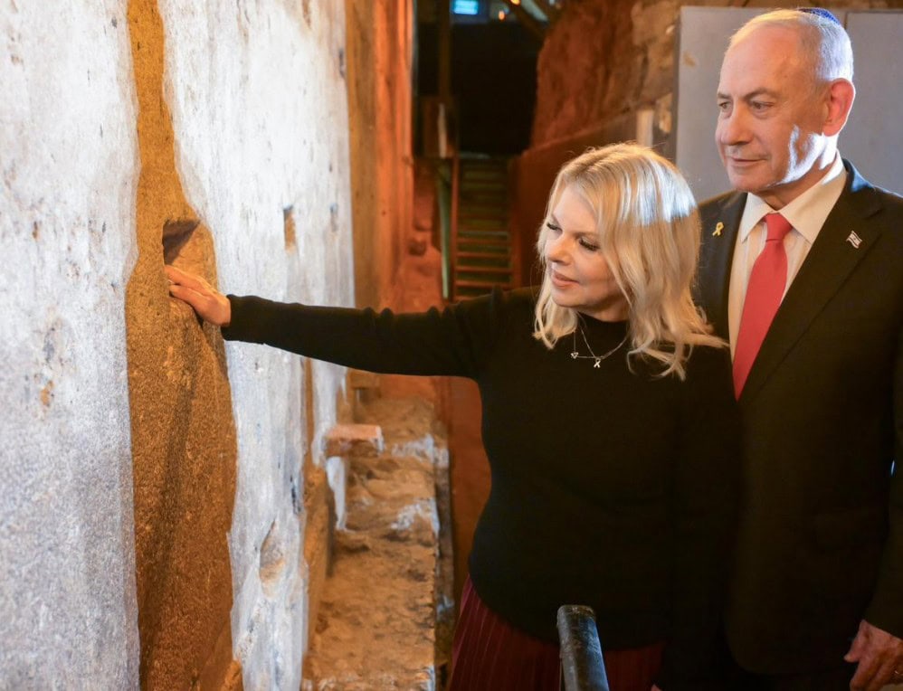 בנימין ושרה נתניהו באירוע הדלקת נר שני בכותל המערבי, 16 בדצמבר 2025, צילום: מעיין טואף / לע"מ / שרה נתניהו
