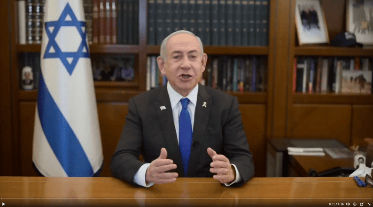 רה"מ הנאשם בנימין נתניהו, צילום מסך מסרטון הכפשה נגד התקשורת שפרסם לאחר החשיפה כי אנשי לשכתו יחד עם אשתו ניהלו קמפיין הכפשה נגד מתנגדי הממשלה ועדים במשפטו הפלילי, דצמבר 2024