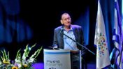 ראש עיריית תל אביב-יפו רון חולדאי נושא דברים בטקס הענקת פרסי סוקולוב, 9.12.2025 (צילום: כפיר סיון)