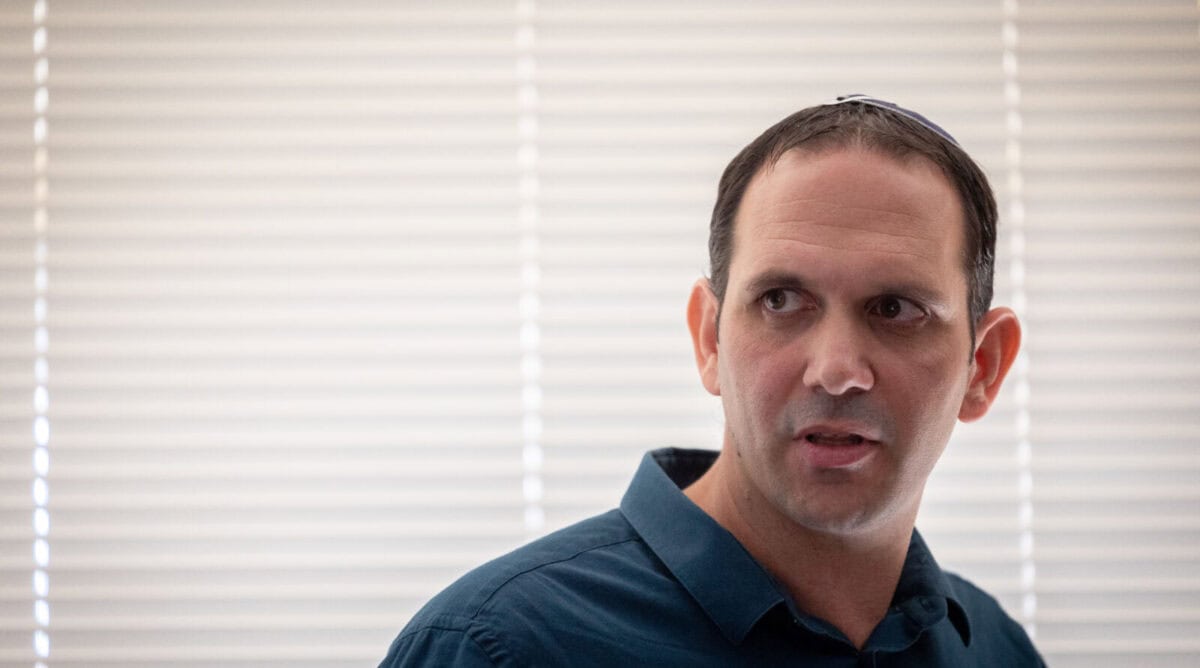 פעיל הימין הקיצוני גלעד אך (צילום: יונתן זינדל)