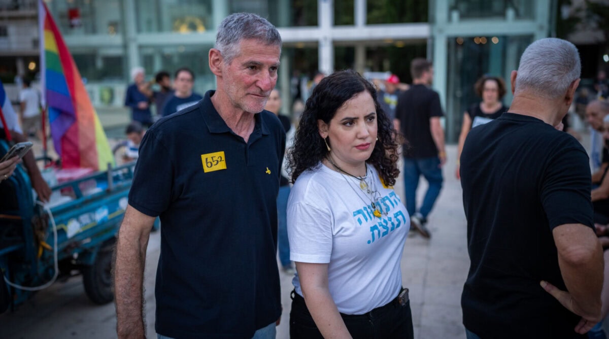 ח"כ נעמה לזימי עם יו"ר מפלגת הדמוקרטים יאיר גולן (צילום: אריק מרמור) ח"כ נעמה לזימי עם יו"ר מפלגת הדמוקרטים יאיר גולן (צילום: אריק מרמור)