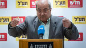 ח"כ אחמד טיבי בישיבת סיעה של חד"ש-תע"ל, כנסת ישראל, 26.1.26 (צילום: יונתן זינדל)