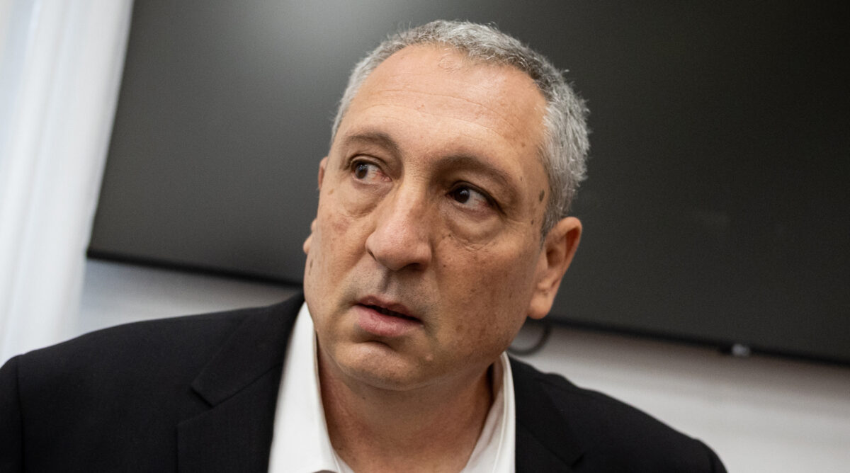 ניר חפץ באולם משפט המו"לים, דצמבר 2021 (צילום: יונתן זינדל)