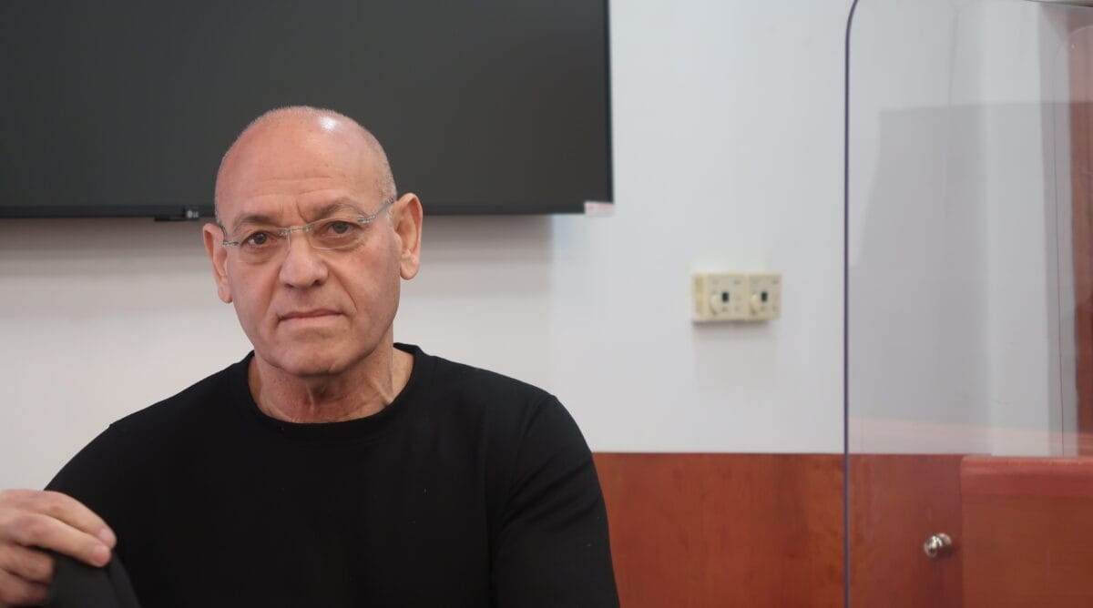 סנ"צ בדימוס יורם נעמן, לפני יום עדותו השלישי במשפט המו"לים, 1.2.2026 (צילום: אורן פרסיקו)