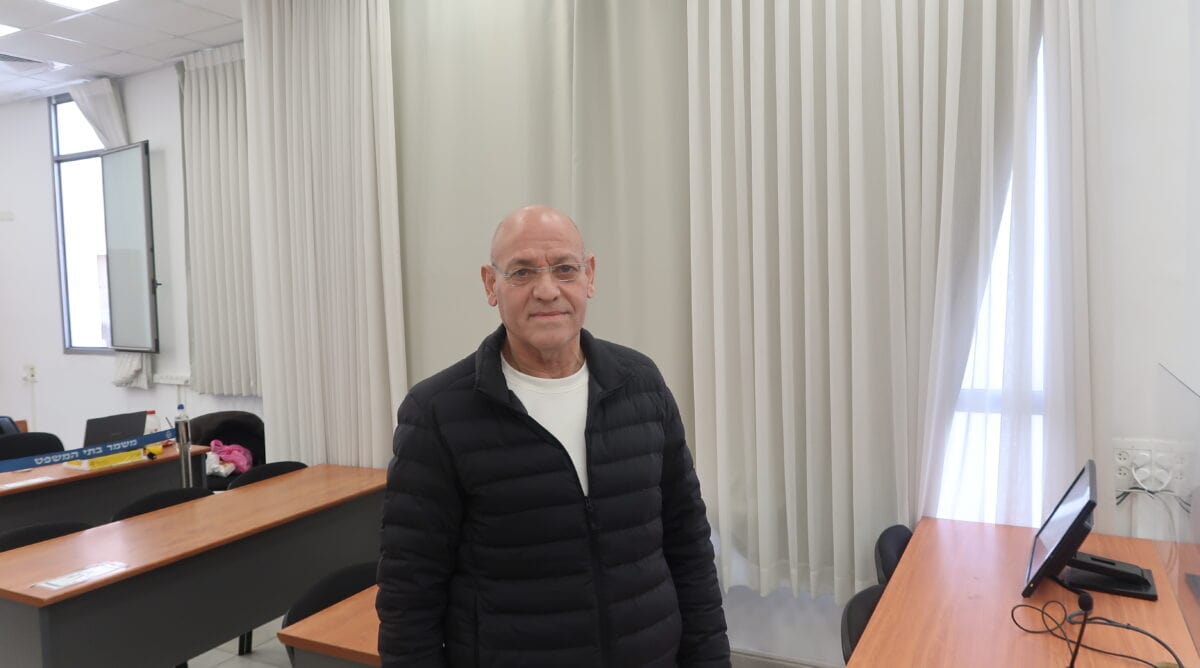 סנ"צ בדימוס יורם נעמן, לפני יום עדותו הרביעי במשפט המו"לים, 8.2.2026 (צילום: אורן פרסיקו) סנ"צ בדימוס יורם נעמן, לפני יום עדותו הרביעי במשפט המו"לים, 8.2.2026 (צילום: אורן פרסיקו)