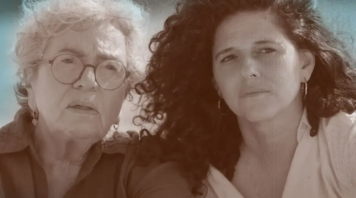 נועה קולר ותיקי דיין, מתוך "מקום שמח" (צילום: ירון שרף באדיבות כאן 11, יסמין טי וי) נועה קולר ותיקי דיין, מתוך "מקום שמח" (צילום: ירון שרף באדיבות כאן 11, יסמין טי וי)
