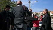 יונה יהב משוחח עם עיתונאים לאחר שנבחר לראשות עיריית חיפה, 28.2.24 (צילום: פלאש90)