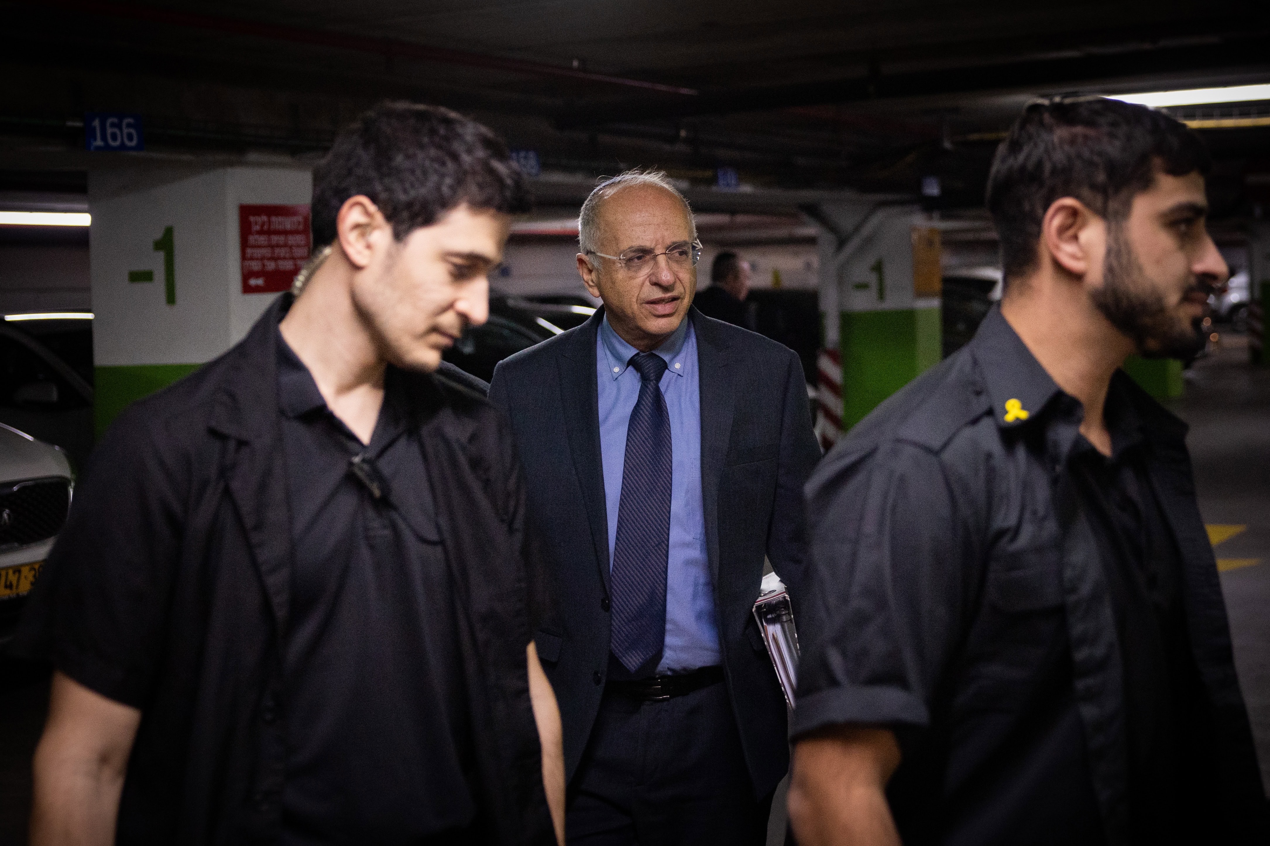 השופט נעם סולברג בדרכו לישיבה של הוועדה לבחירת שופטים. ירושלים, 2025 (צילום: חיים גולדברג)