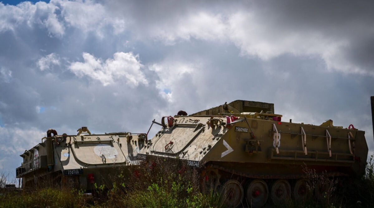 משוריינים ישראלים על גבול לבנון, 16.3.26 (צילום: מיכאל גלעדי) משוריינים ישראלים על גבול לבנון, 16.3.26 (צילום: מיכאל גלעדי)