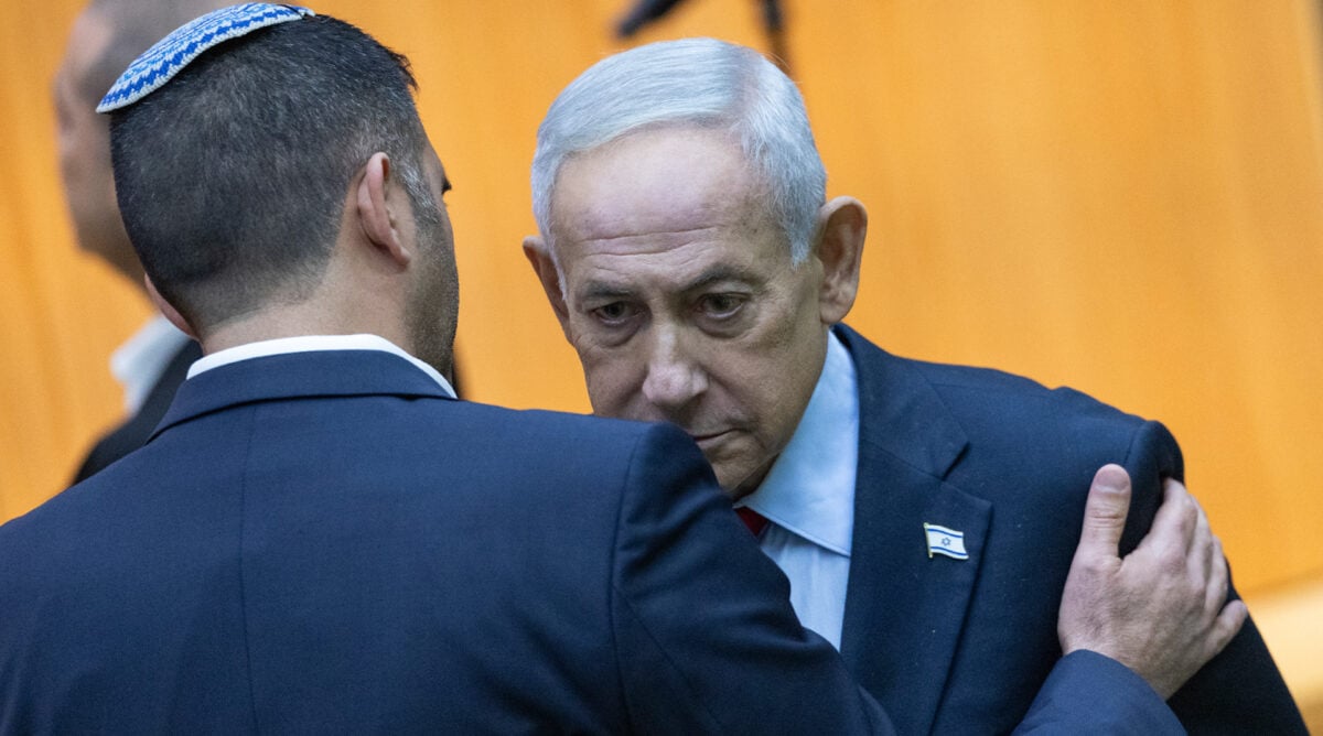 ראש הממשלה בנימין נתניהו עם שר התקשורת, שלמה קרעי. הכנסת, מרץ 2026 (צילום: חיים גולדברג) ראש הממשלה בנימין נתניהו עם שר התקשורת, שלמה קרעי. הכנסת, מרץ 2026 (צילום: חיים גולדברג)