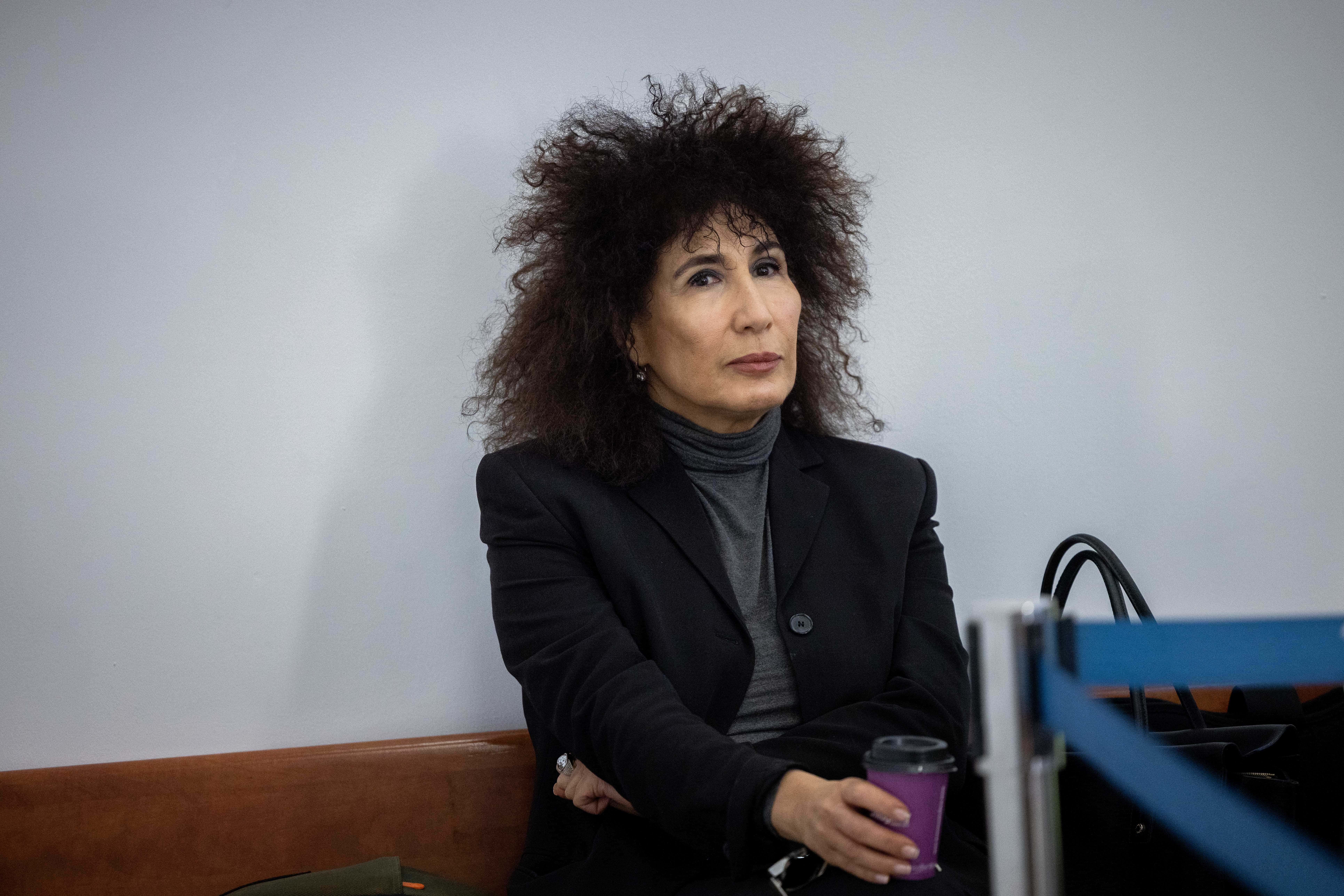 יפעת בן-חי שגב מחוץ לאולם משפט המו"לים בירושלים. 20.12.2022 (צילום: יונתן זינדל) יפעת בן-חי שגב מחוץ לאולם משפט המו"לים בירושלים. 20.12.2022 (צילום: יונתן זינדל)