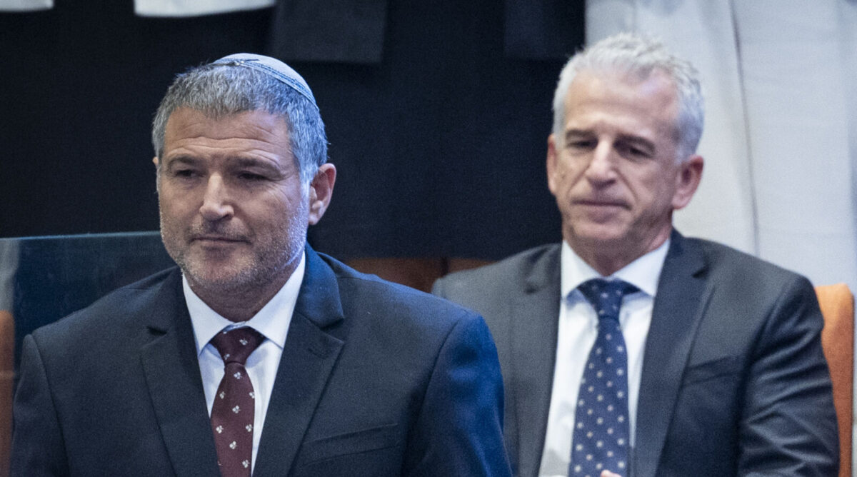 ראש המוסד דוד ברנע (מימין) וראש השב"כ דוד זיני, 13.10.25 (צילום: יונתן זינדל)