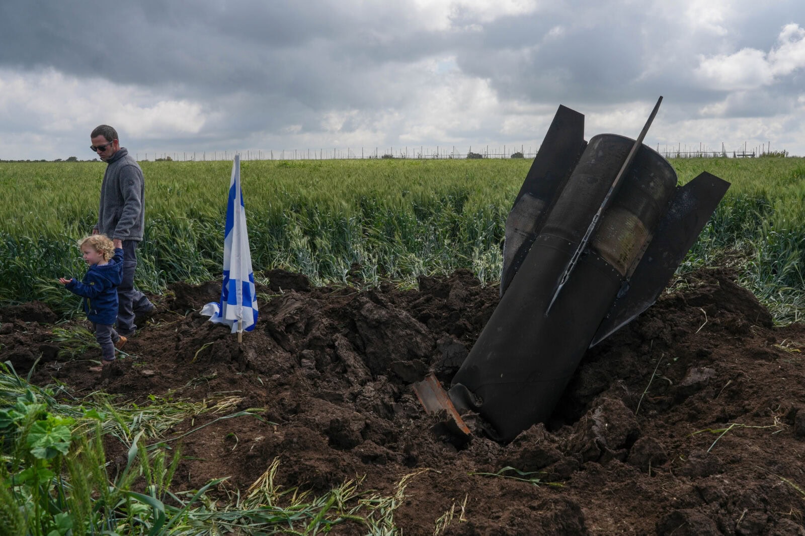 שברי טיל איראני, רמת הגולן, 6.8.26 (צילום: אייל מרגולין) שברי טיל איראני, רמת הגולן, 6.8.26 (צילום: אייל מרגולין)