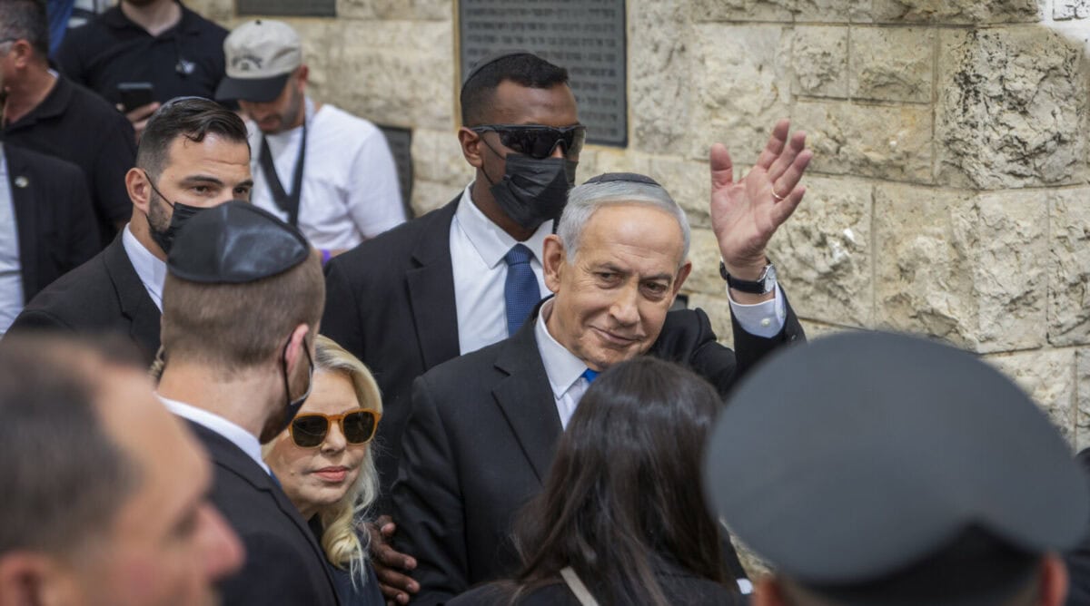 רה"מ הנאשם בנימין נתניהו (צילום: דור פזואלו) רה"מ הנאשם בנימין נתניהו (צילום: דור פזואלו)