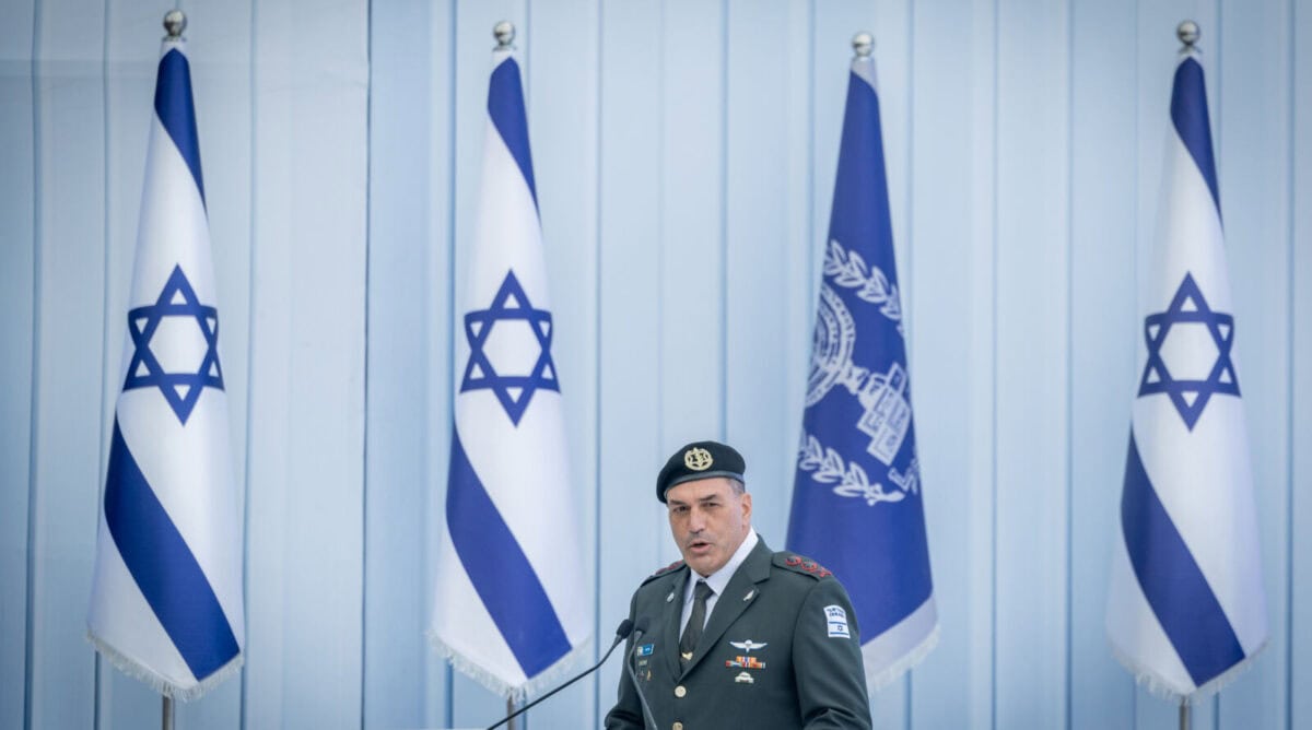 הרמטכ"ל אייל זמיר נושא דברים בטקס חלוקת אותות לחיילים מצטיינים, בית הנשיא בירושלים, 20.4.26 (צילום: חיים גולדברג)