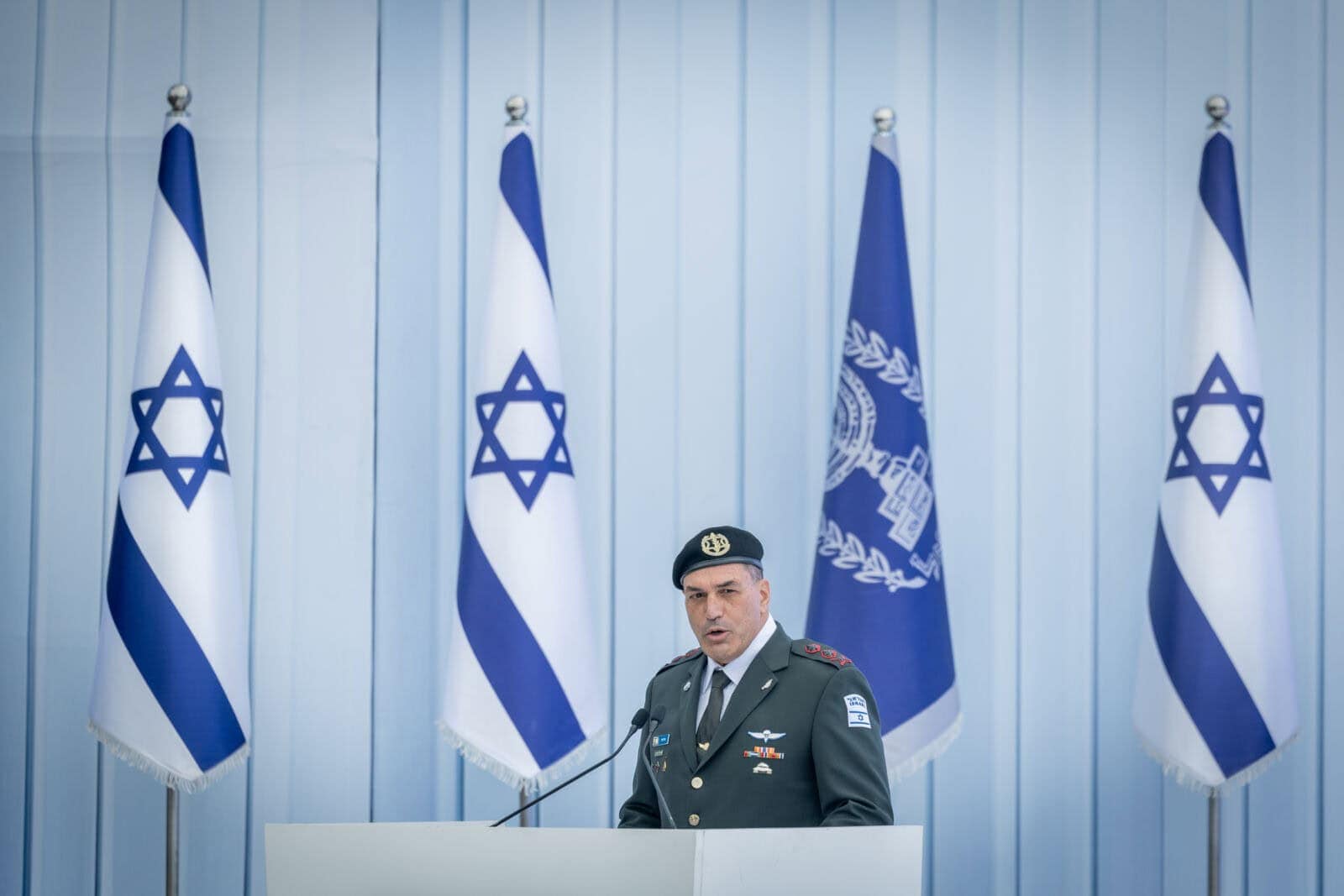 הרמטכ"ל אייל זמיר נושא דברים בטקס חלוקת אותות לחיילים מצטיינים, בית הנשיא בירושלים, 20.4.26 (צילום: חיים גולדברג) הרמטכ"ל אייל זמיר נושא דברים בטקס חלוקת אותות לחיילים מצטיינים, בית הנשיא בירושלים, 20.4.26 (צילום: חיים גולדברג)