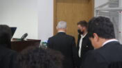 ראש הממשלה הנאשם בשוחד בנימין נתניהו בורח מהצלמים בסיום יום עדותו ה-81, 28.4.2026 (צילום: אורן פרסיקו)
