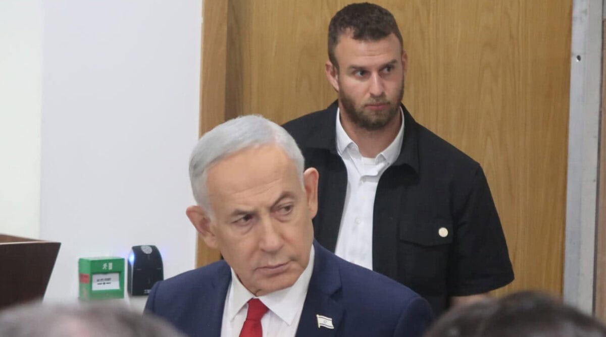 ראש הממשלה הנאשם בשוחד בנימין נתניהו בצאתו מיום עדותו ה-93 במשפט המו"לים, 9.6.2026 (צילום: אורן פרסיקו) ראש הממשלה הנאשם בשוחד בנימין נתניהו בצאתו מיום עדותו ה-93 במשפט המו"לים, 9.6.2026 (צילום: אורן פרסיקו)