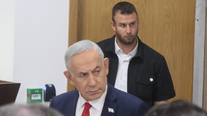 ראש הממשלה הנאשם בשוחד בנימין נתניהו בצאתו מיום עדותו ה-93 במשפט המו"לים, 9.6.2026 (צילום: אורן פרסיקו) ראש הממשלה הנאשם בשוחד בנימין נתניהו בצאתו מיום עדותו ה-93 במשפט המו"לים, 9.6.2026 (צילום: אורן פרסיקו)
