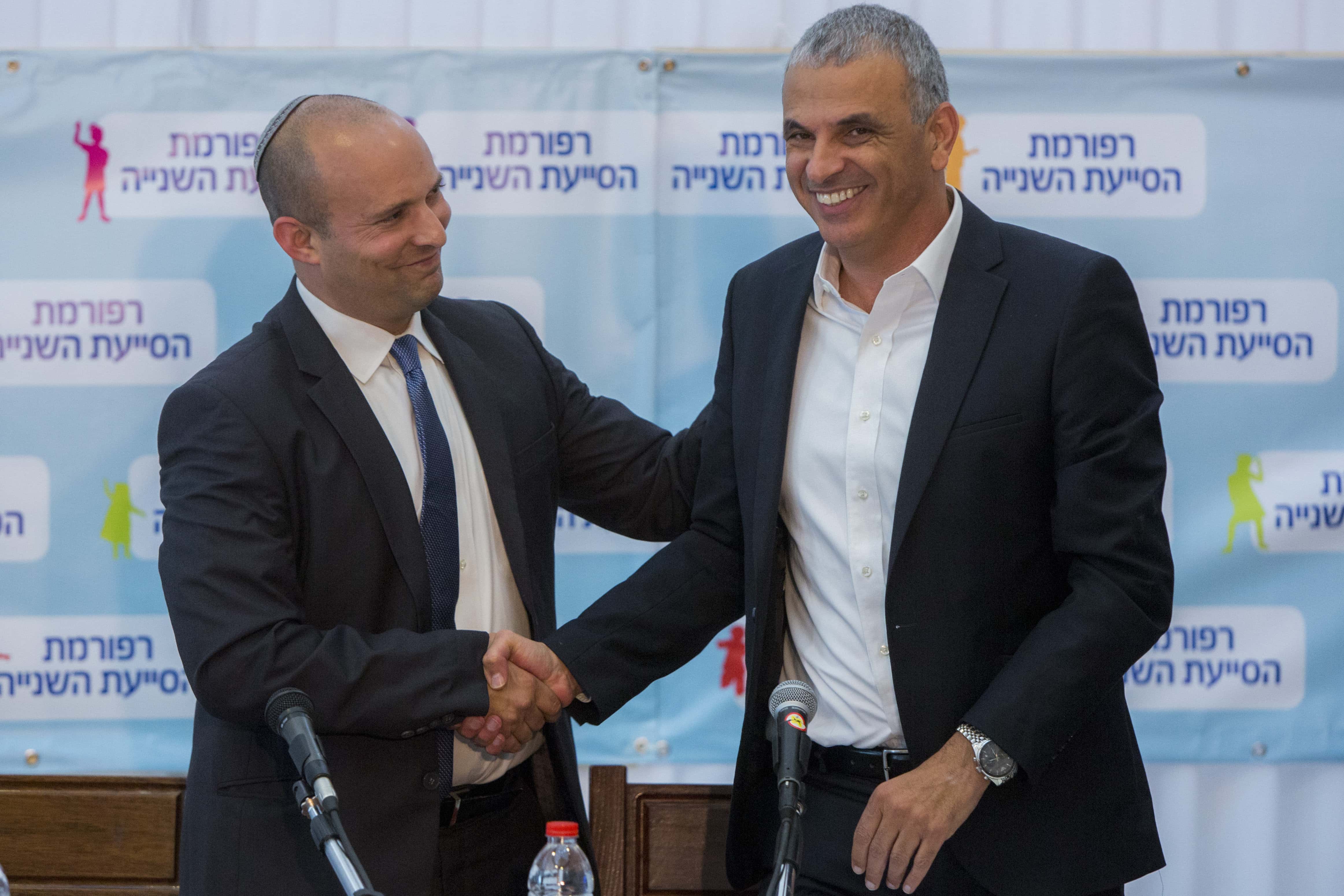 השרים נפתלי בנט ומשה כחלון ב-2015 (צילום: יונתן זינדל) השרים נפתלי בנט ומשה כחלון ב-2015 (צילום: יונתן זינדל)