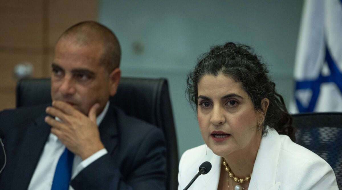 היועצת המשפטית לכנסת שגית אפיק ויו"ר הקואליציה אופיר כץ (הליכוד), כנסת ישראל, 24.6.25 (צילום: אורן בן חקון) היועצת המשפטית לכנסת שגית אפיק ויו"ר הקואליציה אופיר כץ (הליכוד), כנסת ישראל, 24.6.25 (צילום: אורן בן חקון)