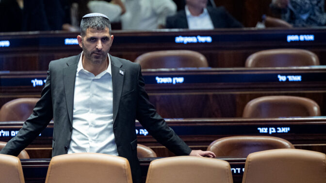 שר התקשורת, שלמה קרעי, במליאת הכנסת (צילום: יונתן זינדל) שר התקשורת, שלמה קרעי, במליאת הכנסת (צילום: יונתן זינדל)