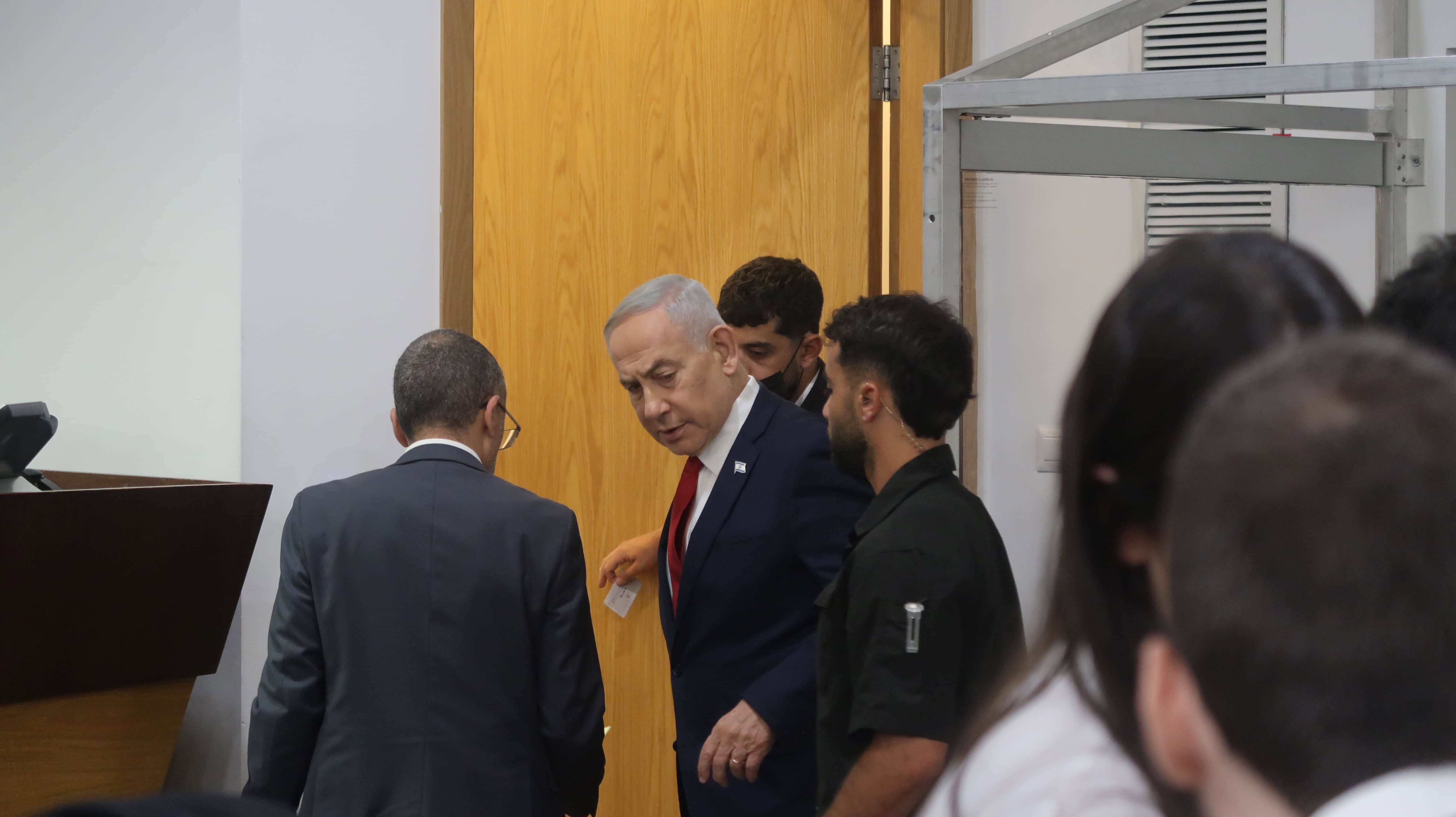 IMG_8977 ראש הממשלה הנאשם בשוחד בנימין נתניהו בצאתו מיום עדותו ה-93 במשפט המו"לים, 9.6.2026 (צילום: אורן פרסיקו)