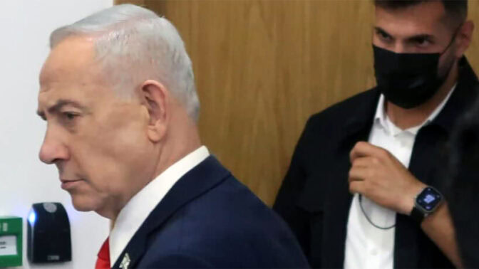 ראש הממשלה הנאשם בשוחד בנימין נתניהו נמלט מהצלמים ביום העדות ה-94 שלו, 16.6.2026 (צילום: אורן פרסיקו) ראש הממשלה הנאשם בשוחד בנימין נתניהו נמלט מהצלמים ביום העדות ה-94 שלו, 16.6.2026 (צילום: אורן פרסיקו)