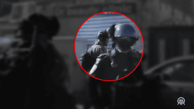 שוטרי מג"ב מכים את צלם העיתונות מוסטפא אל-חרוף (צילום מסך) שוטרי מג"ב מכים את צלם העיתונות מוסטפא אל-חרוף (צילום מסך)