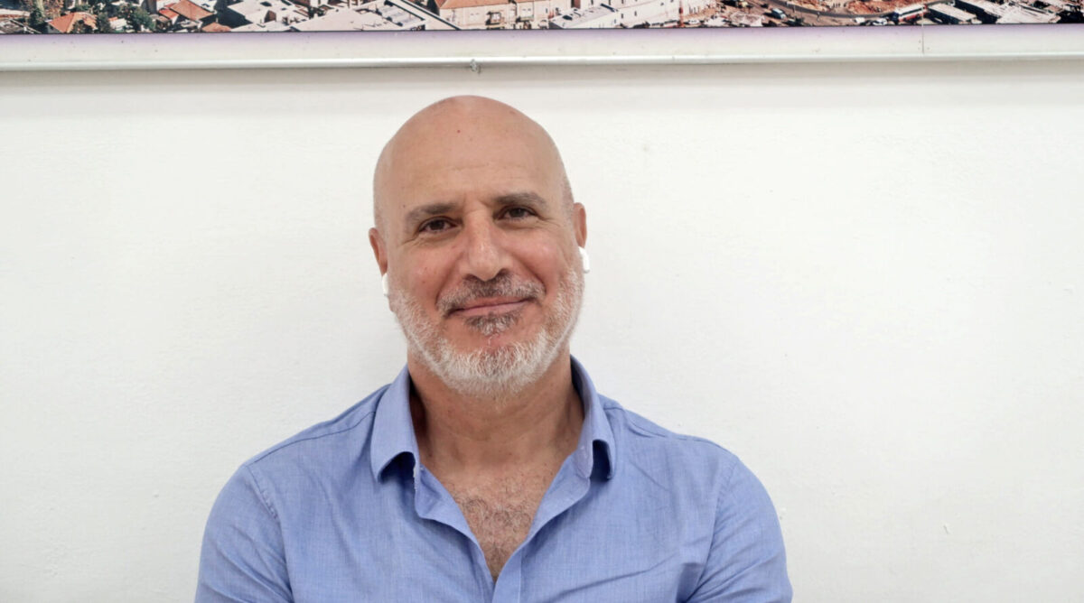 אלי לוי, לשעבר מנהל מחלקת חקירות ברשות ני"ע, לפני יום עדותו החמישי במשפט המו"לים, 7.7.2026 (צילום: אורן פרסיקו) אלי לוי, לשעבר מנהל מחלקת חקירות ברשות ני"ע, לפני יום עדותו החמישי במשפט המו"לים, 7.7.2026 (צילום: אורן פרסיקו)
