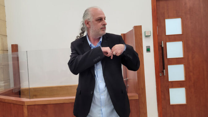 אמיר ברקן, סמנכ"ל במשרד ראש הממשלה, בפתח עדותו במשפט המו"לים. בית המשפט המחוזי בירושלים, 8.7.2026 (צילום: איתמר ב"ז) אמיר ברקן, סמנכ"ל במשרד ראש הממשלה, בפתח עדותו במשפט המו"לים. בית המשפט המחוזי בירושלים, 8.7.2026 (צילום: איתמר ב"ז)