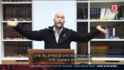 הרב אסף נאמבורג בשיעור במכינת עצם, צילום מסך מתוך הכתבה של עמרי מניב בחדשות 13