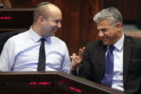 יאיר לפיד ונפתלי בנט בכנסת, יולי 2013 (צילום: פלאש 90) יאיר לפיד ונפתלי בנט בכנסת, יולי 2013 (צילום: פלאש 90)