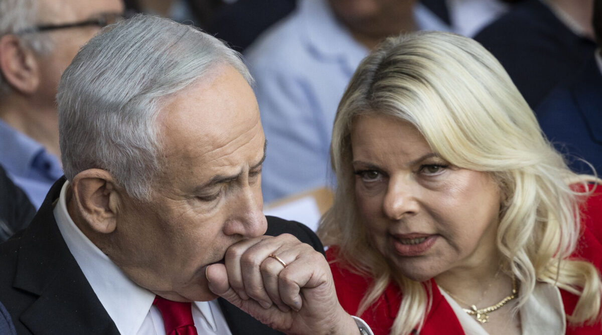 שרה נתניהו ובעלה, ראש הממשלה הנאשם בנימין נתניהו, 5.7.26 (צילום: חיים גולדברג) שרה נתניהו ובעלה, ראש הממשלה הנאשם בנימין נתניהו, 5.7.26 (צילום: חיים גולדברג)