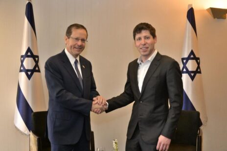סם אלטמן, מנכ"ל חברת OpenAI המפעילה את שירות ChatGPT, עם נשיא ישראל יצחק הרצוג. ירושלים, יוני 2023 (צילום: עמוס בן-גרשום, לע"מ) סם אלטמן, מנכ"ל חברת OpenAI המפעילה את שירות ChatGPT, עם נשיא ישראל יצחק הרצוג. ירושלים, יוני 2023 (צילום: עמוס בן-גרשום, לע"מ)