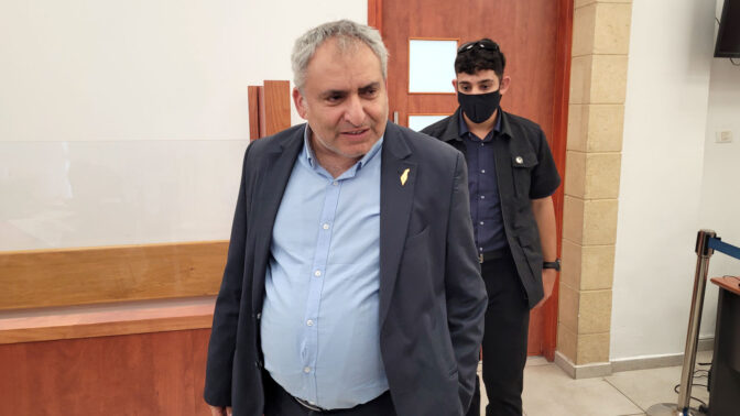 השר זאב אלקין בפתח יום עדותו השני במשפט המו"לים. בית המשפט המחוזי בירושלים, 19.7.2026 (צילום: איתמר ב"ז) השר זאב אלקין בפתח יום עדותו השני במשפט המו"לים. בית המשפט המחוזי בירושלים, 19.7.2026 (צילום: איתמר ב"ז)