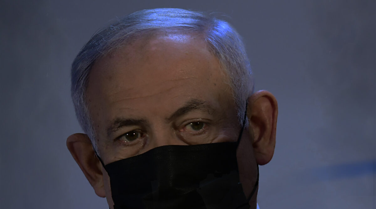 נתניהו עוטה מסיכה (צילום מקורי: תומר נויברג)