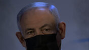 נתניהו עוטה מסיכה (צילום מקורי: תומר נויברג)