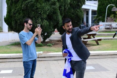. יוסף חדאד מפגין ליד צעדה לציון הנכבה, מאי 2025 (צילום: תומר נויברג)