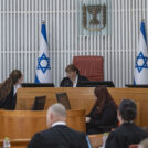 שופטי בית המשפט העליון חאלד כבוב, יעל וילנר ואלכס שטיין בדיון על עתירת הליכוד נגד האיסור על מעקב אחרי מצביעים בקלפי. 2.9.2026 (צילום: יונתן זינדל) שופטי בית המשפט העליון חאלד כבוב, יעל וילנר ואלכס שטיין בדיון על עתירת הליכוד נגד האיסור על מעקב אחרי מצביעים בקלפי. 2.9.2026 (צילום: יונתן זינדל)