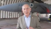 רה"מ הנאשם בנימין נתניהו, צילום מסך מסרטון תעמולת בחירות של הליכוד שצולם על-ידי לשכת העיתונות הממשלתית בבסיס של חיל-האוויר, 29.9.26
