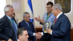 רה"מ בנימין נתניהו עם נציגי מכון ז'בוטינסקי בישיבת הממשלה השבועית, 8.7.2018 (צילום: עמוס בן-גרשום, לע"מ) רה"מ בנימין נתניהו עם נציגי מכון ז'בוטינסקי בישיבת הממשלה השבועית, 8.7.2018 (צילום: עמוס בן-גרשום, לע"מ)