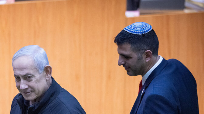 רה"מ הנאשם בנימין נתניהו (משמאל) ושר התקשורת שלמה קרעי, הכנסת, 29.3.26 (צילום: יונתן זינדל) רה"מ הנאשם בנימין נתניהו (משמאל) ושר התקשורת שלמה קרעי, הכנסת, 29.3.26 (צילום: יונתן זינדל)