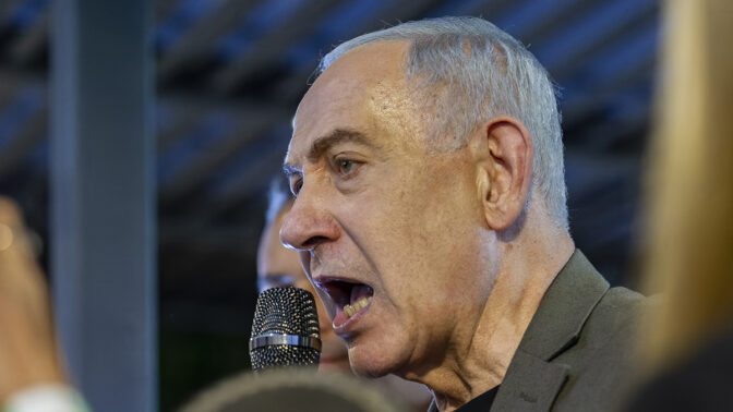 רה"מ הנאשם בנימין נתניהו בכנס בחירות בחדרה, 14.10.26 (צילום: שרון ליבל) רה"מ הנאשם בנימין נתניהו בכנס בחירות בטירת הכרמל, 15.10.26 (צילום: שרון לייבל)