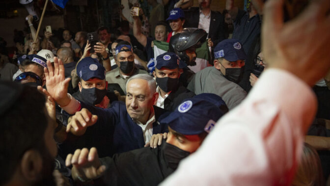 רה"מ הנאשם בנימין נתניהו באירוע בחירות בשוק מחנה-יהודה בירושלים, 22.10.26 (צילום: יונתן זינדל) רה"מ הנאשם בנימין נתניהו באירוע בחירות בשוק מחנה-יהודה בירושלים, 22.10.26 (צילום: יונתן זינדל)