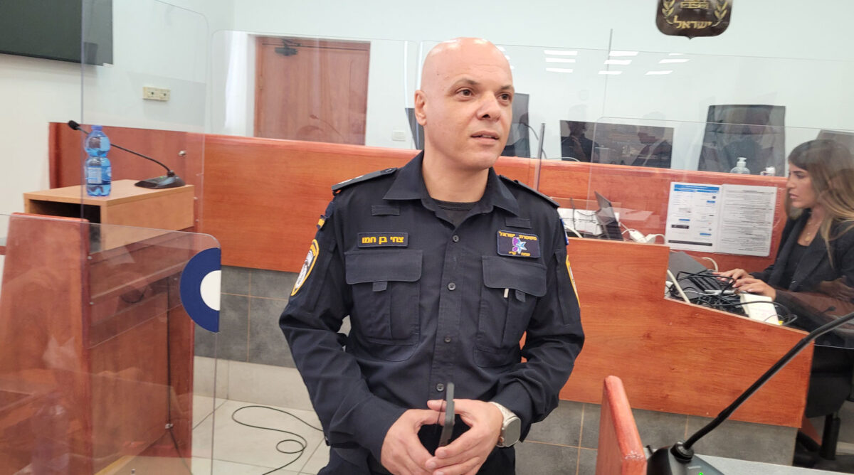 סגן ניצב צחי בן-חמו בפתח עדותו במשפט המו"לים. בית המשפט המחוזי בירושלים, 8.10.2026 (צילום: איתמר ב"ז) סגן ניצב צחי בן-חמו בפתח עדותו במשפט המו"לים. בית המשפט המחוזי בירושלים, 8.10.2026 (צילום: איתמר ב"ז)