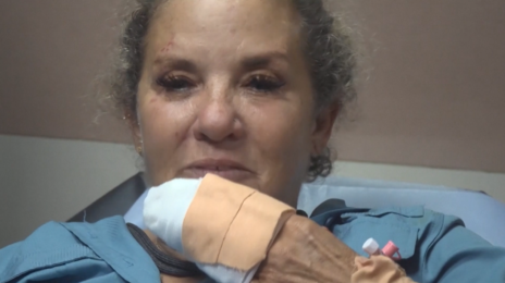 צלמת ה"וושינגטון פוסט" היידי לוין לאחר תקיפתה בידי פורעים יהודים בגדה, 16.10.26 (צילום מסך) צלמת ה"וושינגטון פוסט" היידי לוין לאחר תקיפתה בידי פורעים יהודים בגדה, 16.10.26 (צילום מסך)